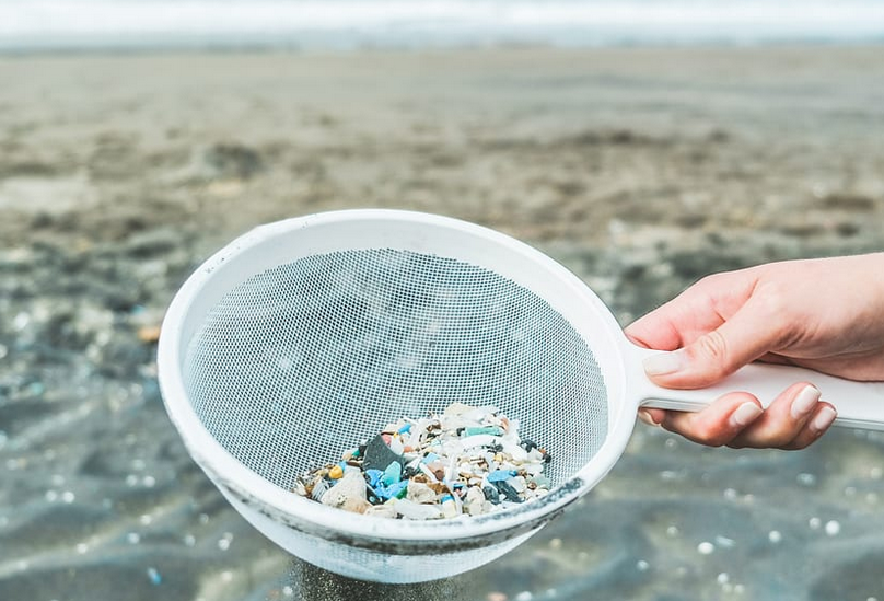 Microplásticos triplicaram no fundo do mar em 20 anos