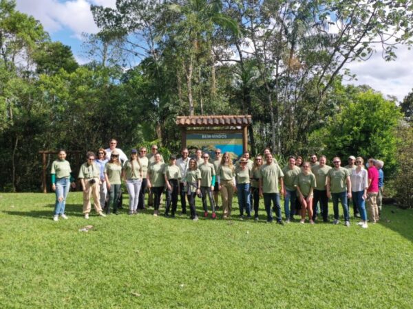 Futuros moradores do primeiro edifício carbono zero do país visitam Reserva Natural onde emissões serão compensadas