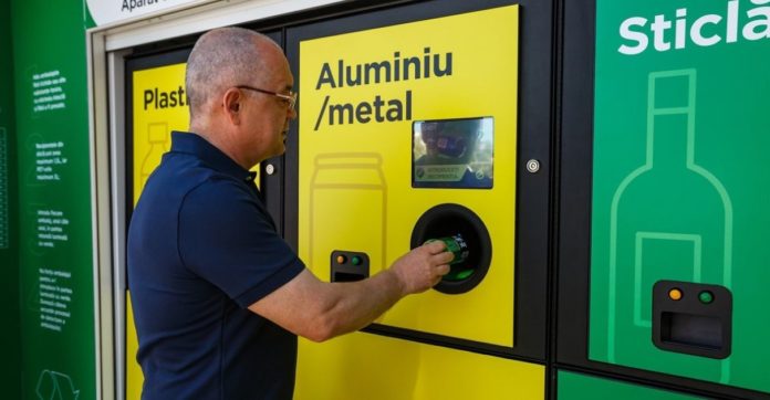 Cidade na Romênia troca resíduo reciclável por passagem gratuita de ônibus