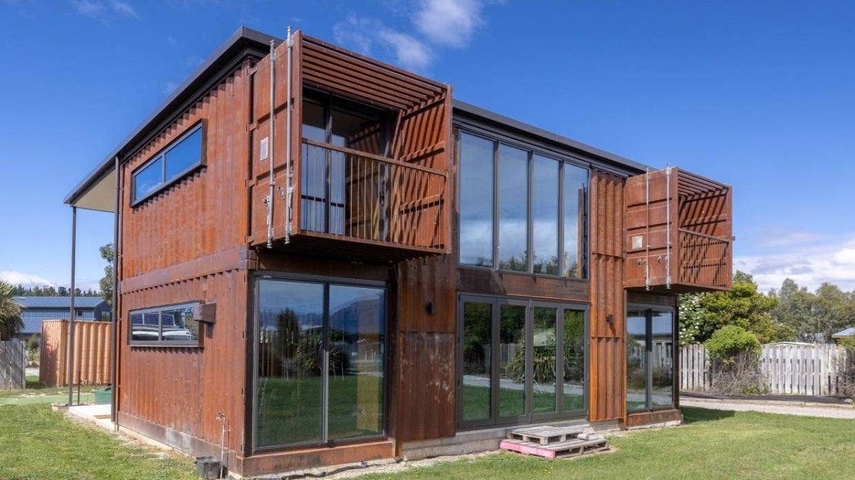 Projeto arquitetônico de vanguarda: conheça esta impressionante casa feita com 6 containers na Nova Zelândia