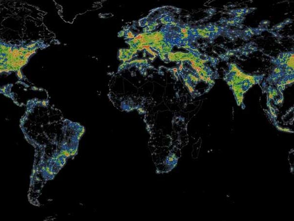 Destaque da NASA: mapa da poluição luminosa é a foto astronômica do dia