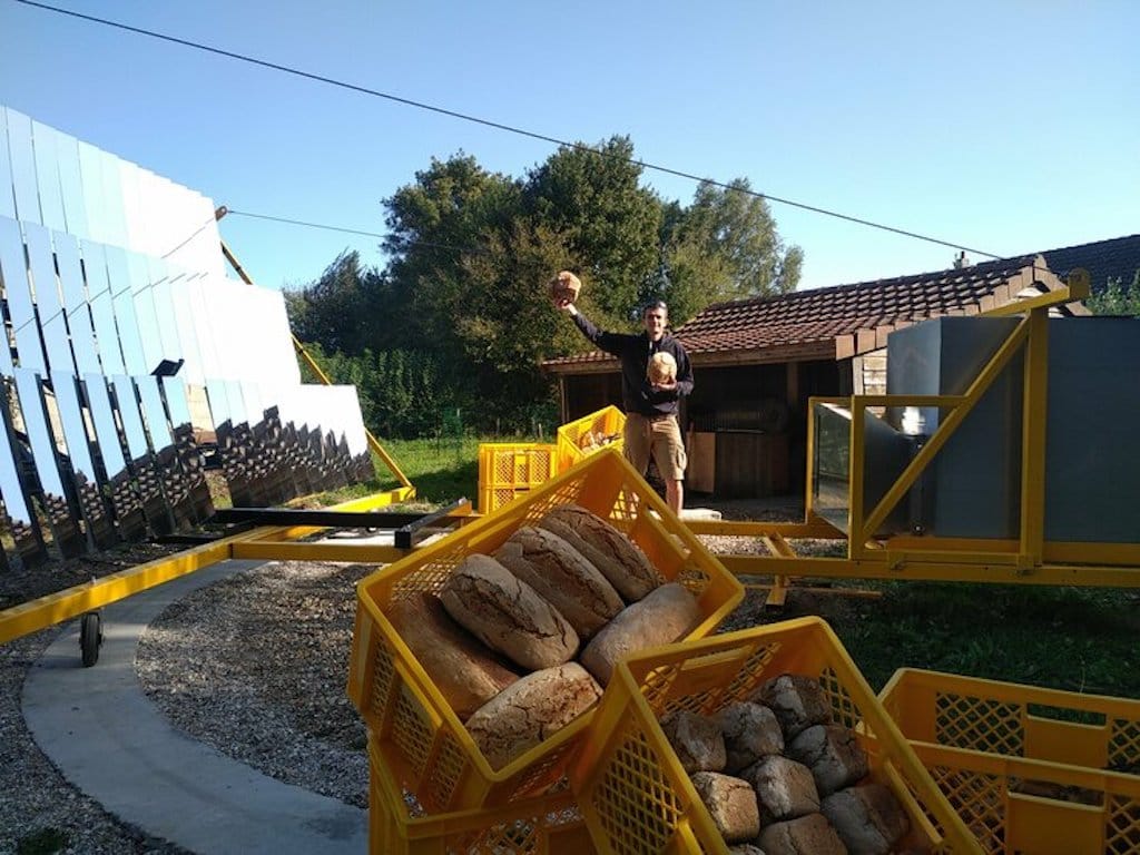 Conhecemos o padeiro normando que assa seu pão exclusivamente com energia solar