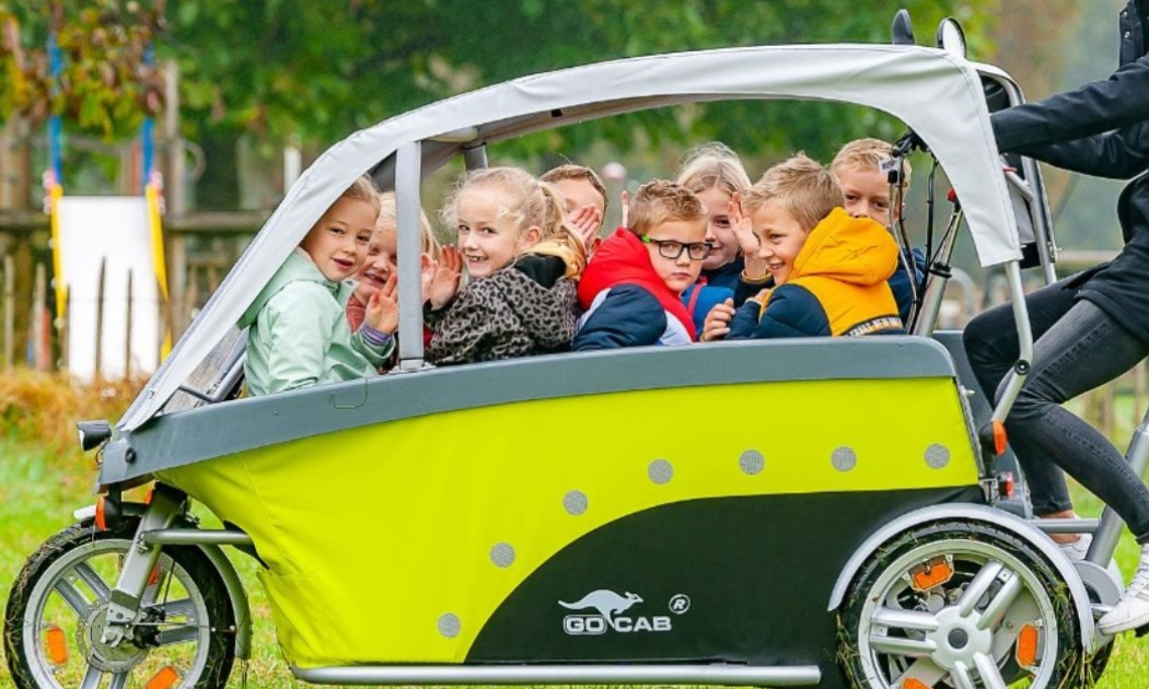 Bike elétrica é projetada para transportar até 8 crianças
