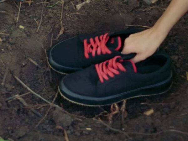 Estilista cria tênis biodegradável que, depois de velho, pode ser plantado para virar uma macieira