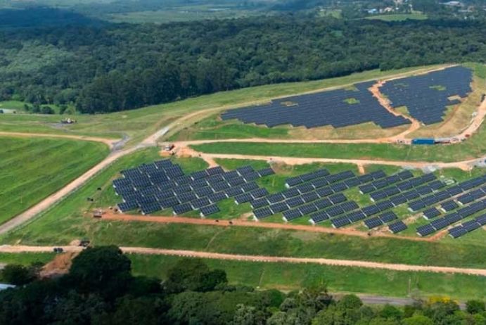 Primeira usina solar em aterro sanitário da América Latina é inaugurada no Paraná