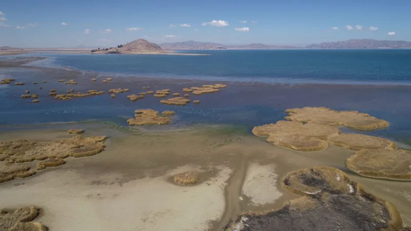 As águas do Lago Titicaca descem a níveis históricos