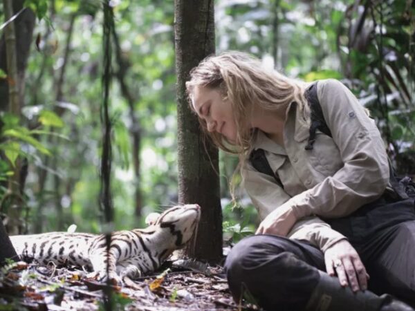 Protetora salva e reabilita centenas de animais selvagens no Peru