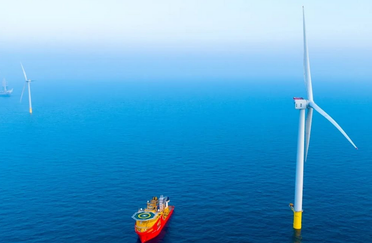 Maior fazenda eólica offshore começa a gerar energia para o Reino Unido