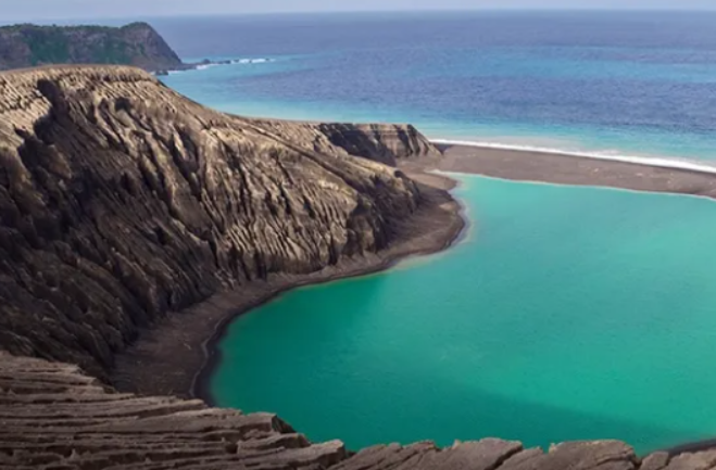 Ilha surge após erupção em Tonga e revela comunidade microbiana inédita