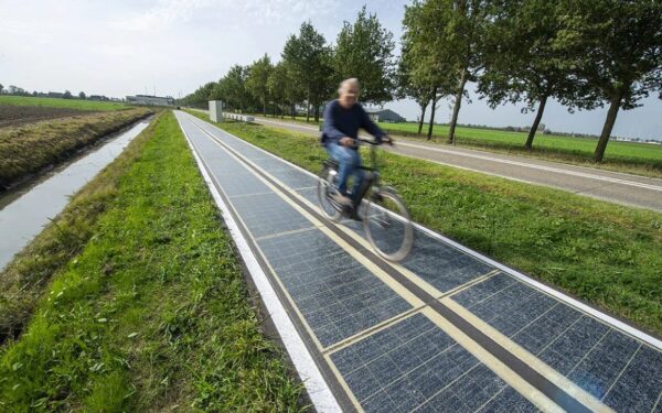 Holanda inaugura duas ciclovias revestidas com painéis solares e se destaca na inovação ambiental