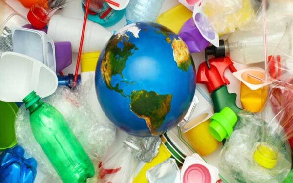 Oito em cada dez pessoas em todo o mundo querem a proibição global de plásticos descartáveis