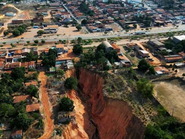 As voçorocas que ameaçam cidade brasileira – e são problema global