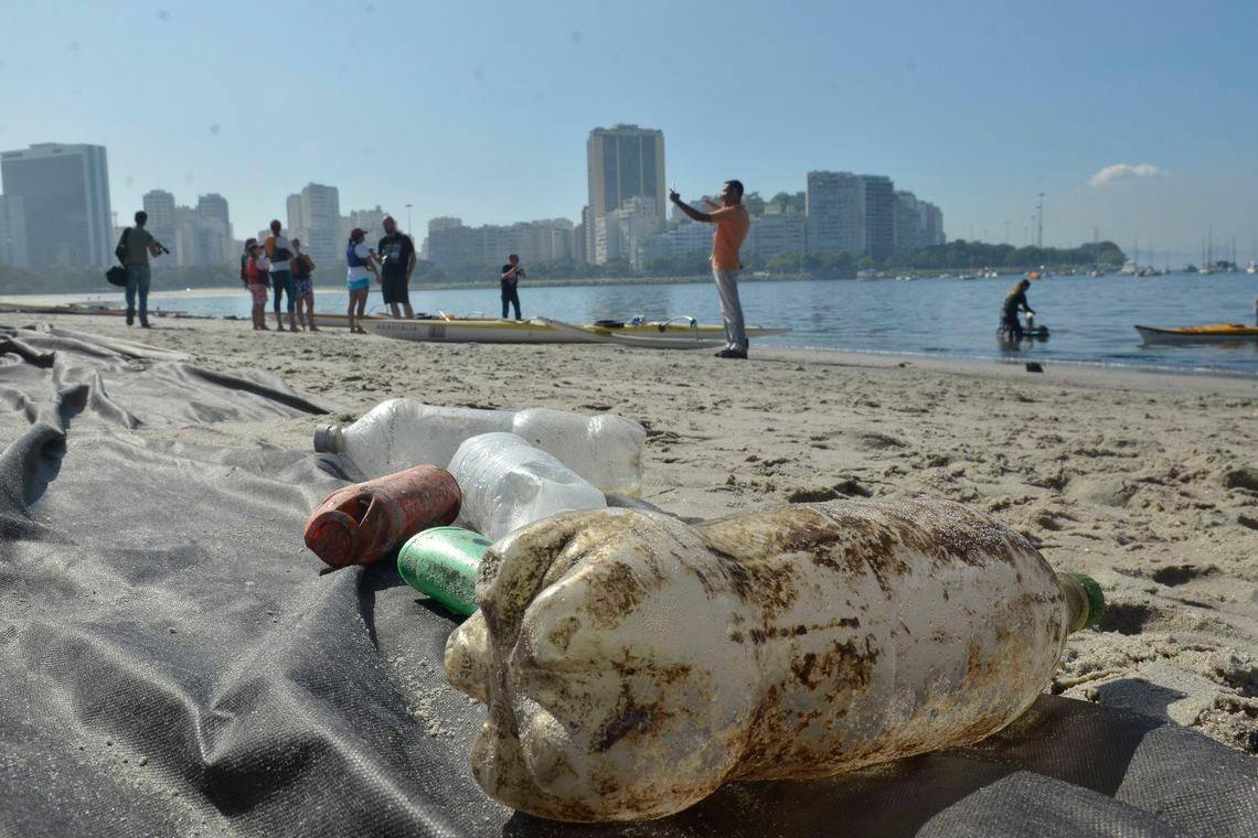 10 resíduos mais encontrados nas praias, rios e mangues do Brasil