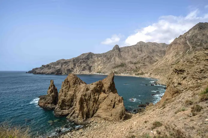 Iluminação LED instalada em Cabo Verde pode estar na origem da morte de 150 aves marinhas na ilha Brava: associação levanta suspeitas