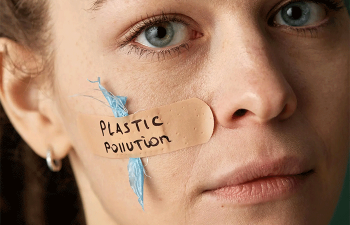 Estudo revela que respiramos até 68 mil microplásticos por dia dentro de casa e no carro