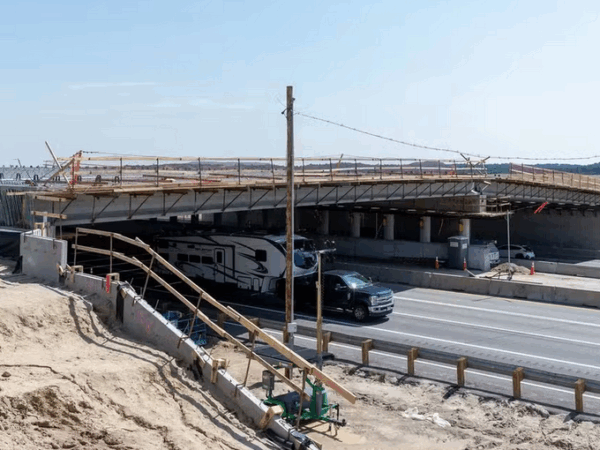 Colorado constrói maior ponte para animais silvestres do mundo e promete reduzir em 90% colisões com fauna