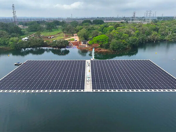 Usina de Itaipu termina montagem de “ilha solar” que vai gerar energia