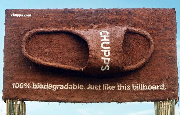 Publicidade de chinelo biodegradável some com a chuva