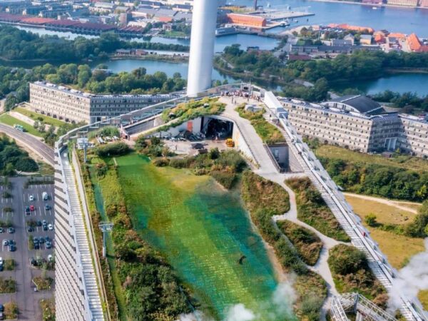 A Suécia converte anualmente mais de 3 milhões de toneladas de resíduos importados em eletricidade e aquecimento doméstico.