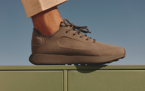 Os novos sapatos de couro sem origem animal da Allbirds são feitos de proteínas vegetais e pneus reciclados.