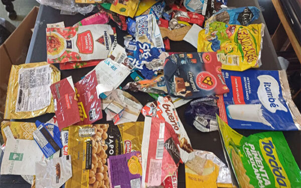 Um terço das embalagens plásticas não são recicladas; viram rejeitos em aterros