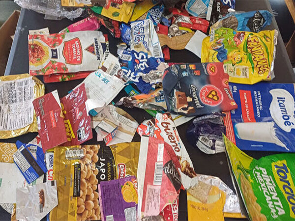 Um terço das embalagens plásticas não são recicladas; viram rejeitos em aterros