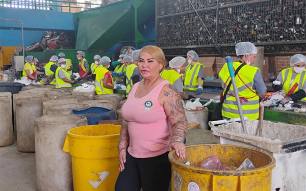 “No que a sociedade joga fora, encontro pedras preciosas todos os dias”