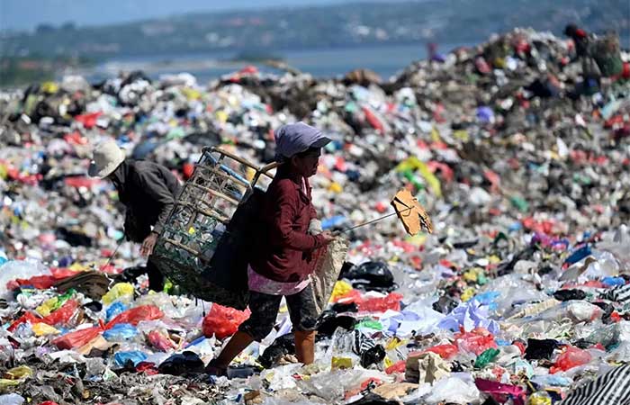 A paradisíaca ilha indonésia de Bali está afundando em lixo