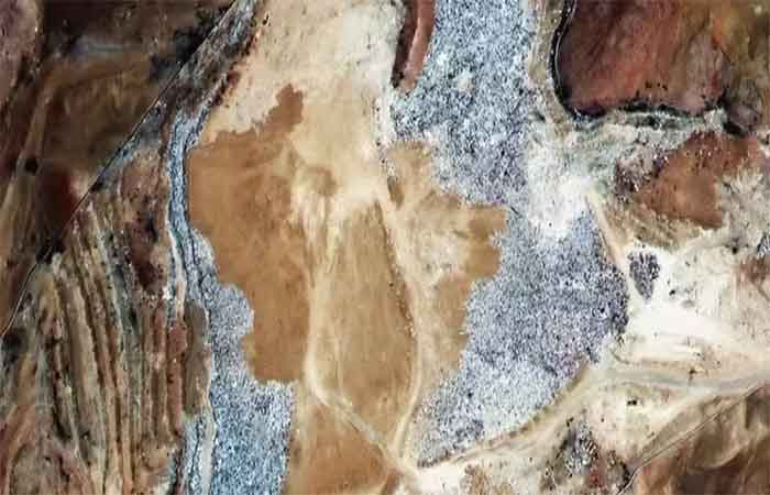 Montanha de roupas descartadas que a Europa envia para o Chile já ultrapassa 60 mil toneladas e é visível do espaço