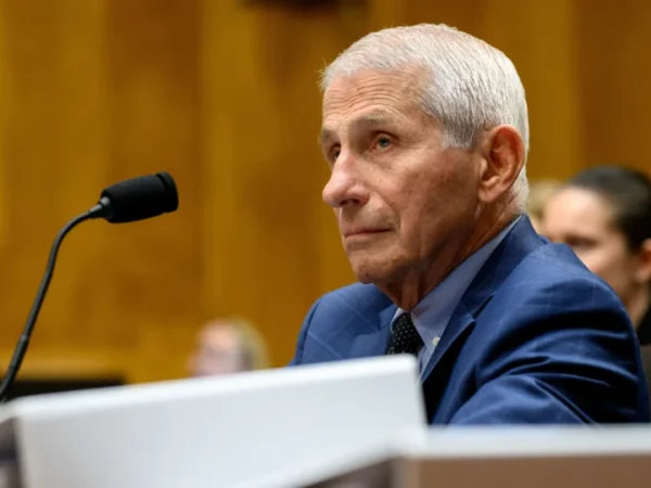 A queda de Fauci revela o perigo do governo de “especialistas”
